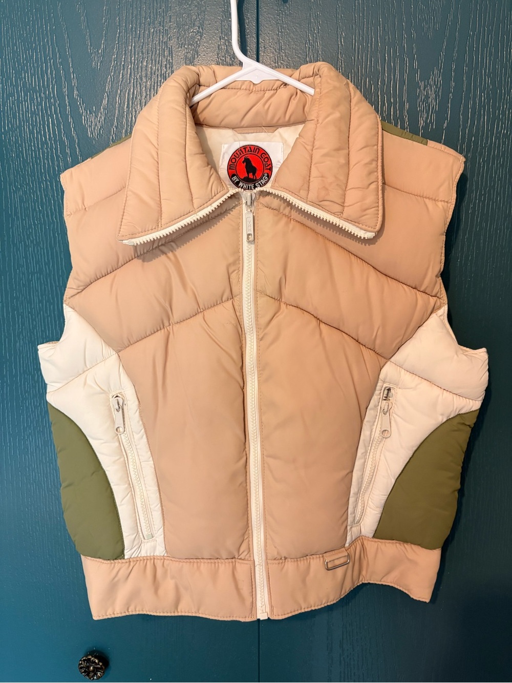 Vintage Mountain Goat Quilted Puffer Vest in Beige, White & Olive